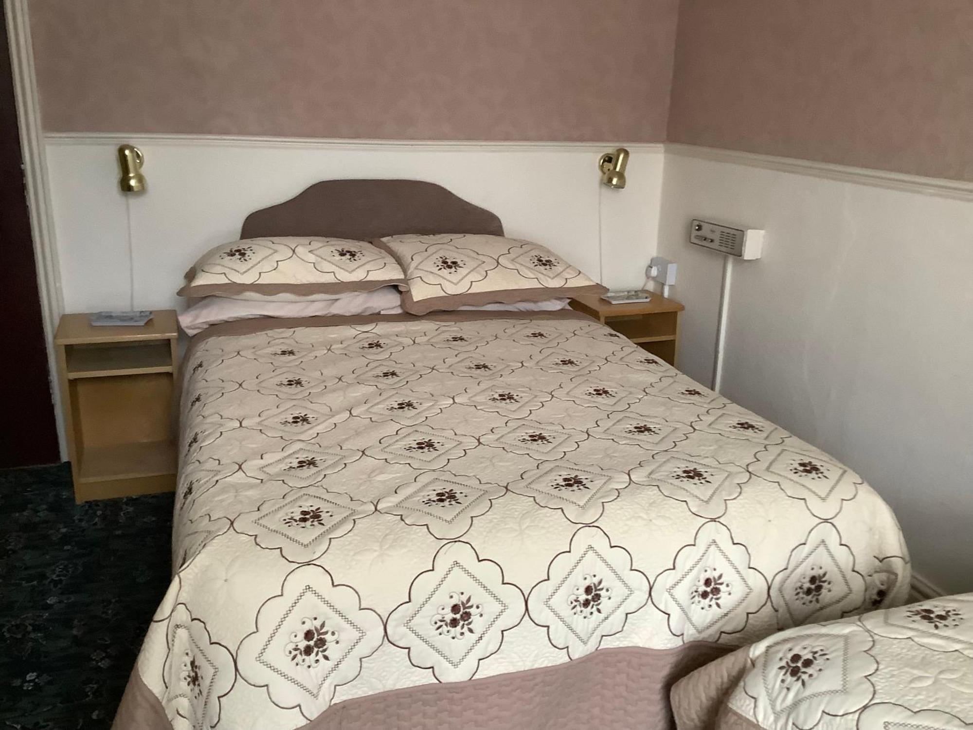 Oakleigh 3* Blackpool