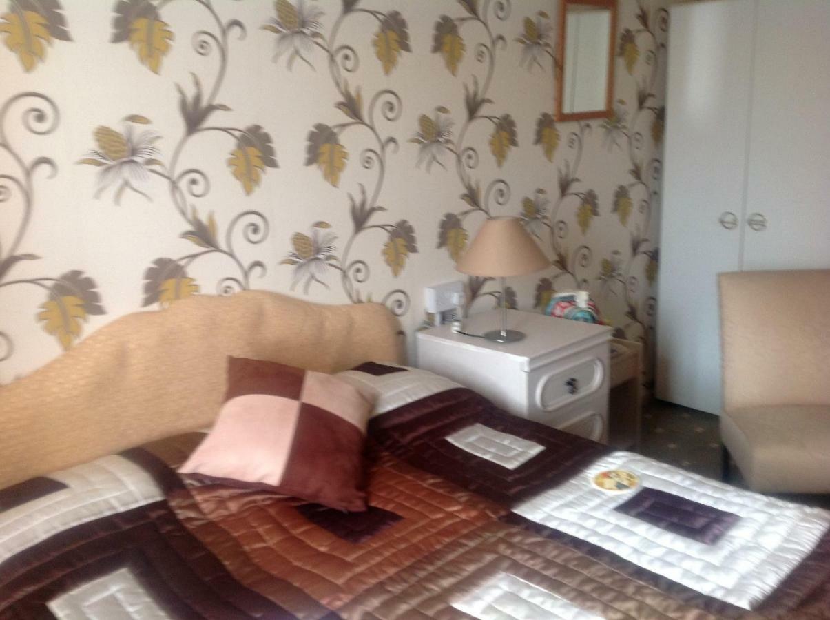 Oakleigh 3* Blackpool