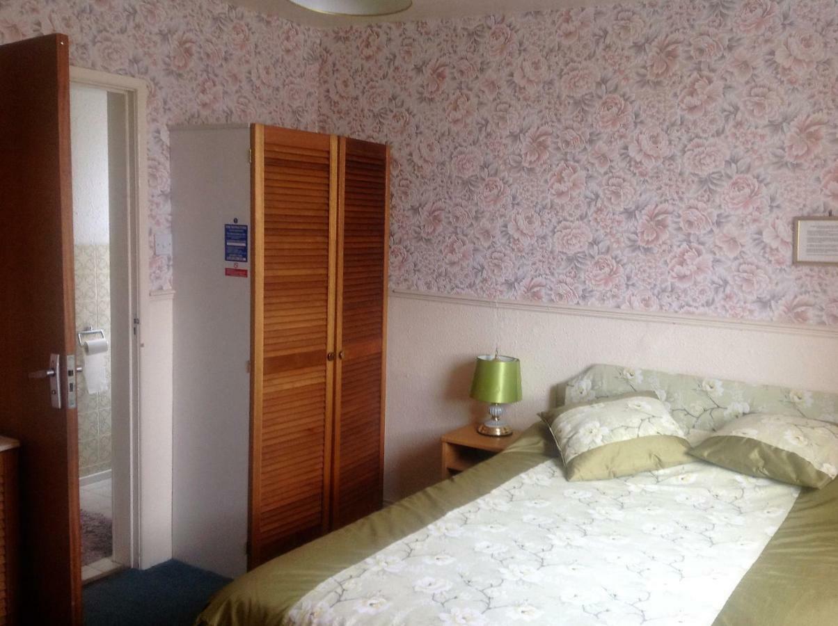 Oakleigh 3* Blackpool