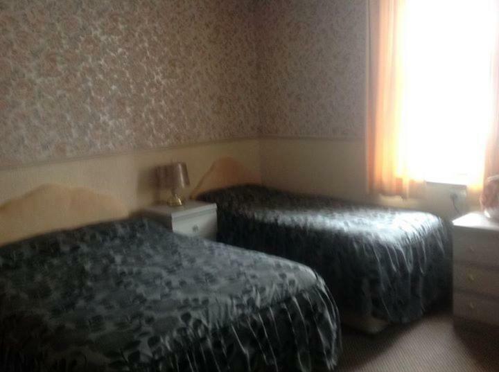 Oakleigh 3*